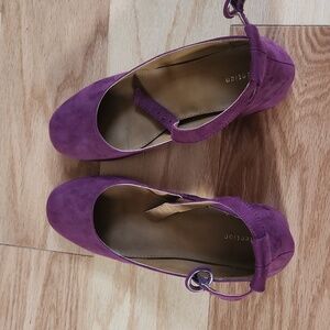 Attention Women's sandals wine color size 10